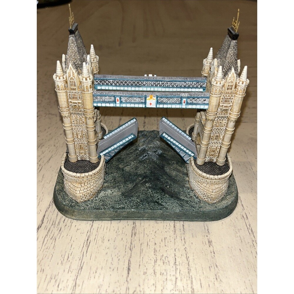 Lilliput Lane Tower Bridge 1998 Britain's Heritage Diorama Handmade in England